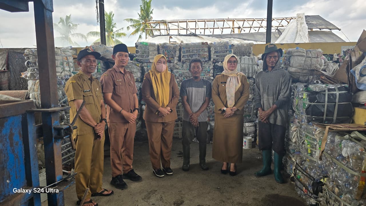 Wakil Bupati Kuningan Kunjungi Desa Kertayasa Tinjau Pengelolaan Sampah