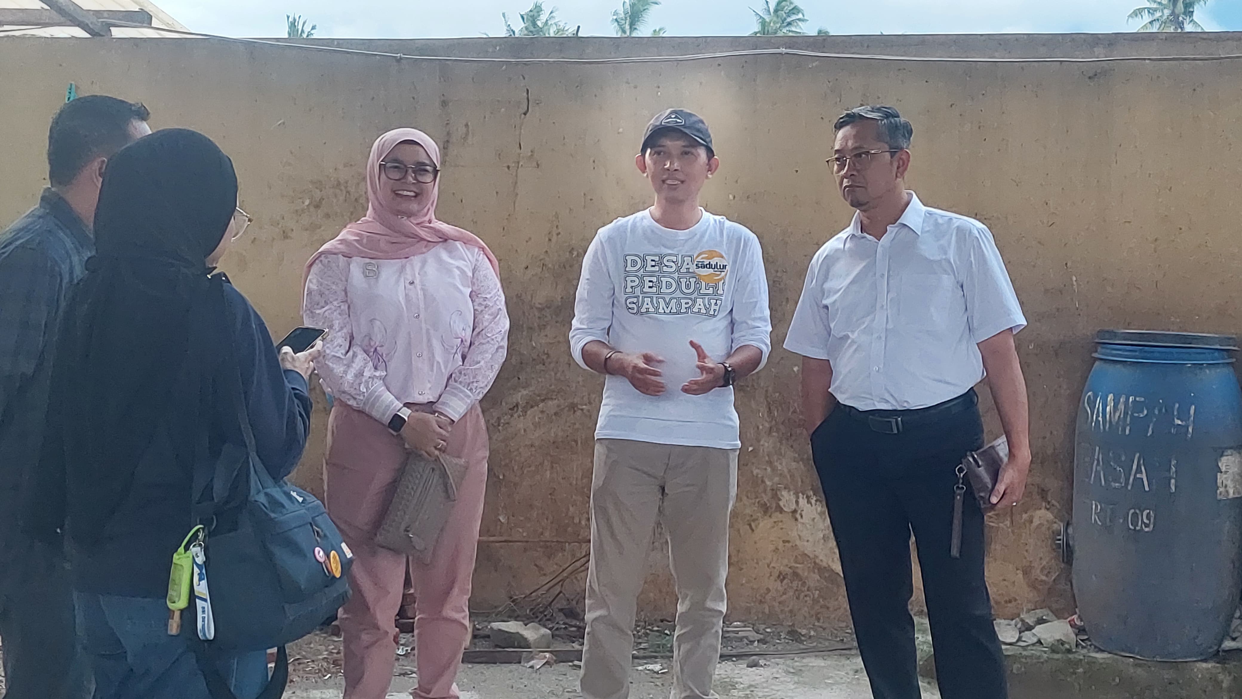 Kepala DPMD Provinsi Jawa Barat Kunjungi TPS3R Yuni Sarah Desa Kertayasa