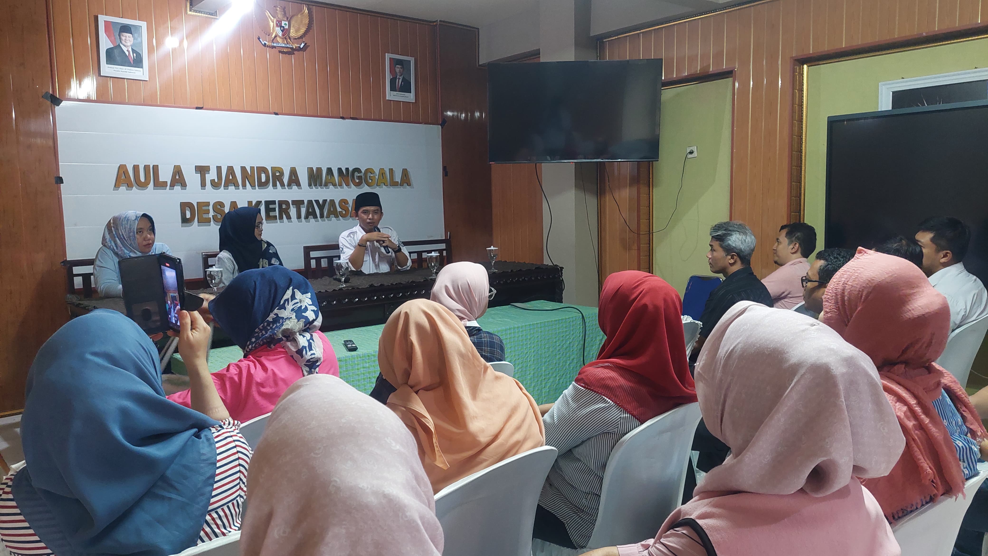 Pemerintah Desa Kertayasa Terima Kunjungan Kecamatan Andir Kota Bandung untuk Studi Tiru Pengelolaan Sampah