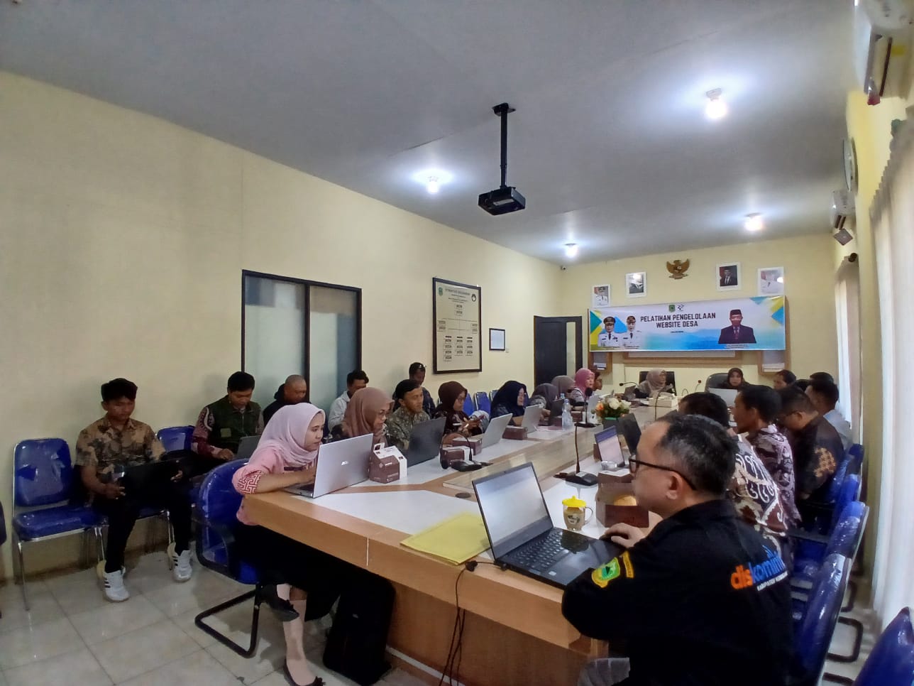 Pemerintah Desa Kertayasa mengikuti pelatihan pengelolaan website desa yang diselenggarakan oleh Dinas Komunikasi dan Informatika Kabupaten Kuningan