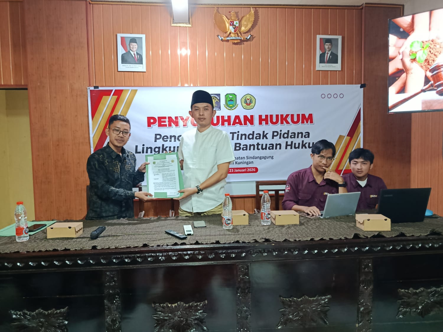 Fakultas Hukum Universitas Kuningan dan Pemdes Kertayasa Gelar Penyuluhan Hukum, Ditutup dengan Penandatanganan MoU
