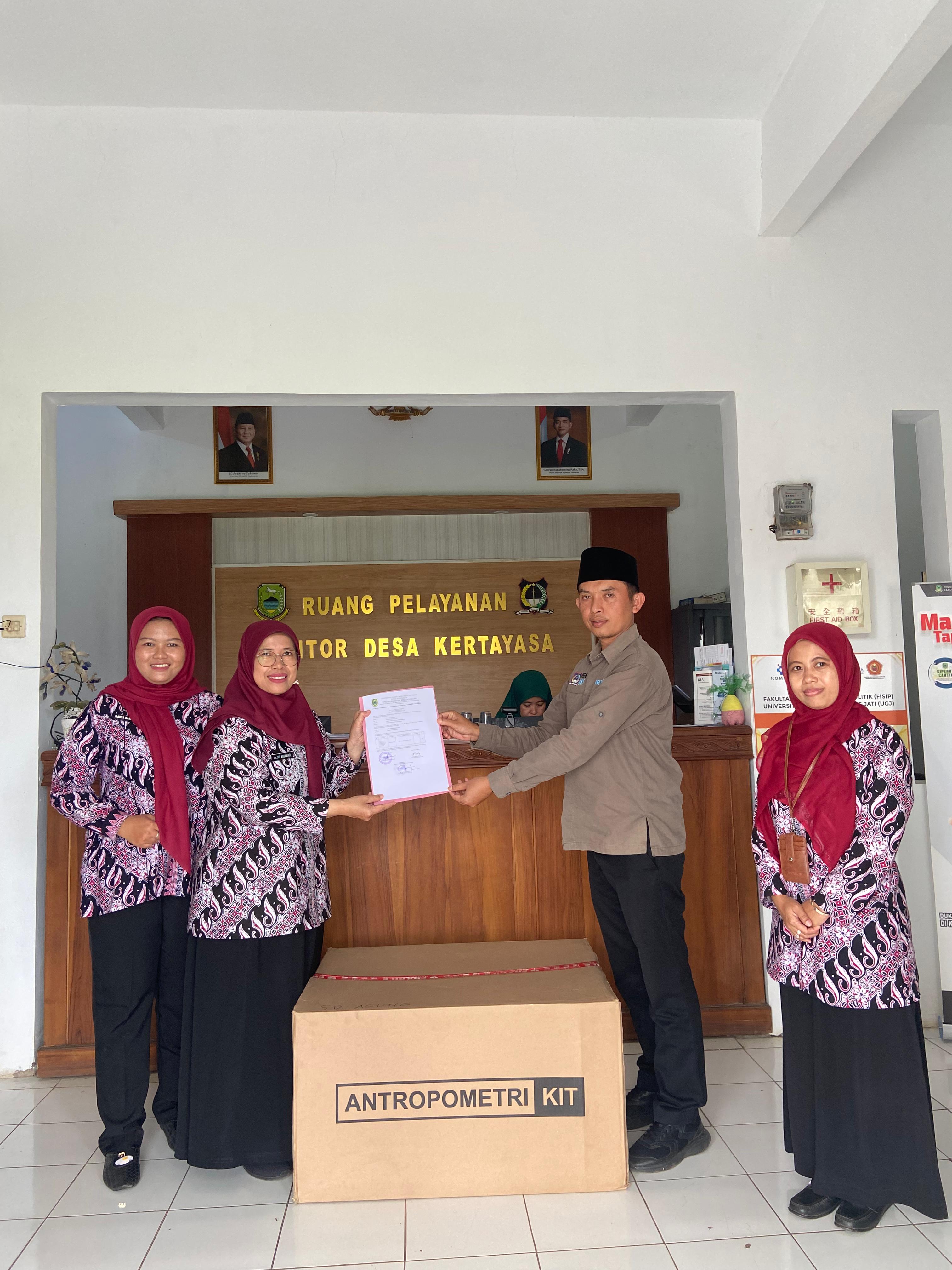 Pemdes Kertayasa Terima Bantuan Antropometri Kit untuk Dukung Layanan Kesehatan Masyarakat