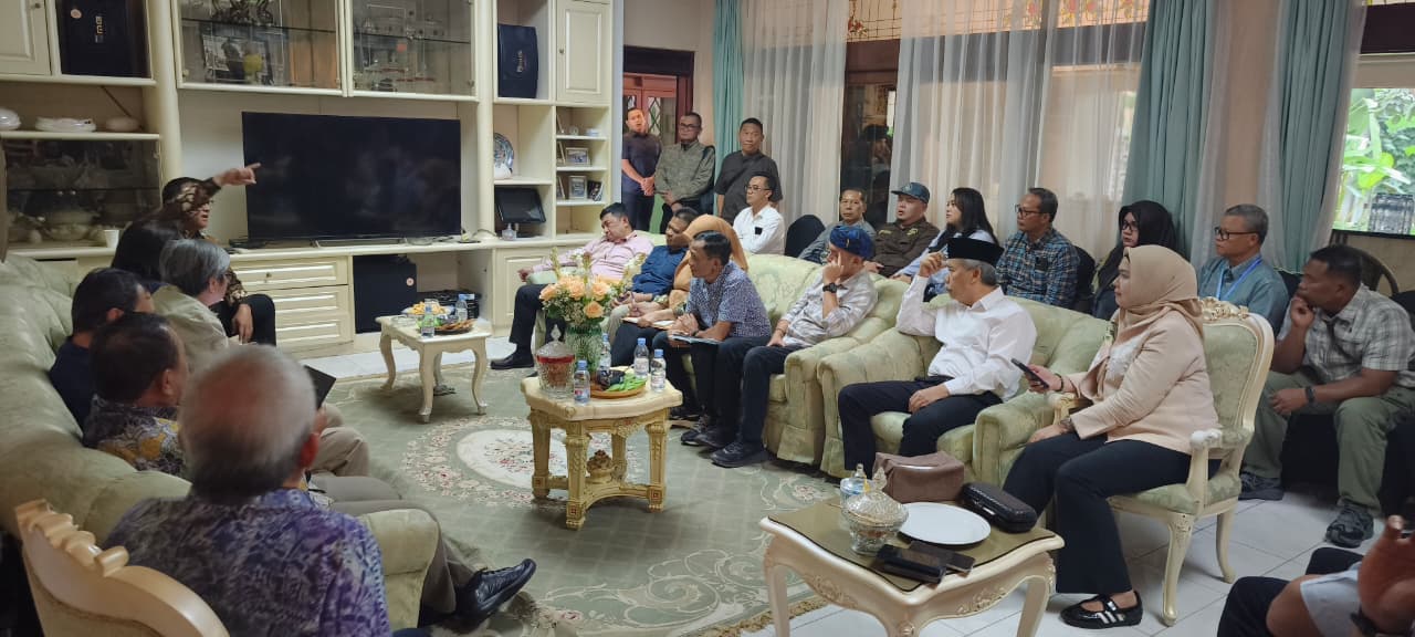 Sinergi Penanganan Lingkungan: Kades Kertayasa dan Rombongan Wabup Kuningan Temui Menteri Lingkungan Hidup