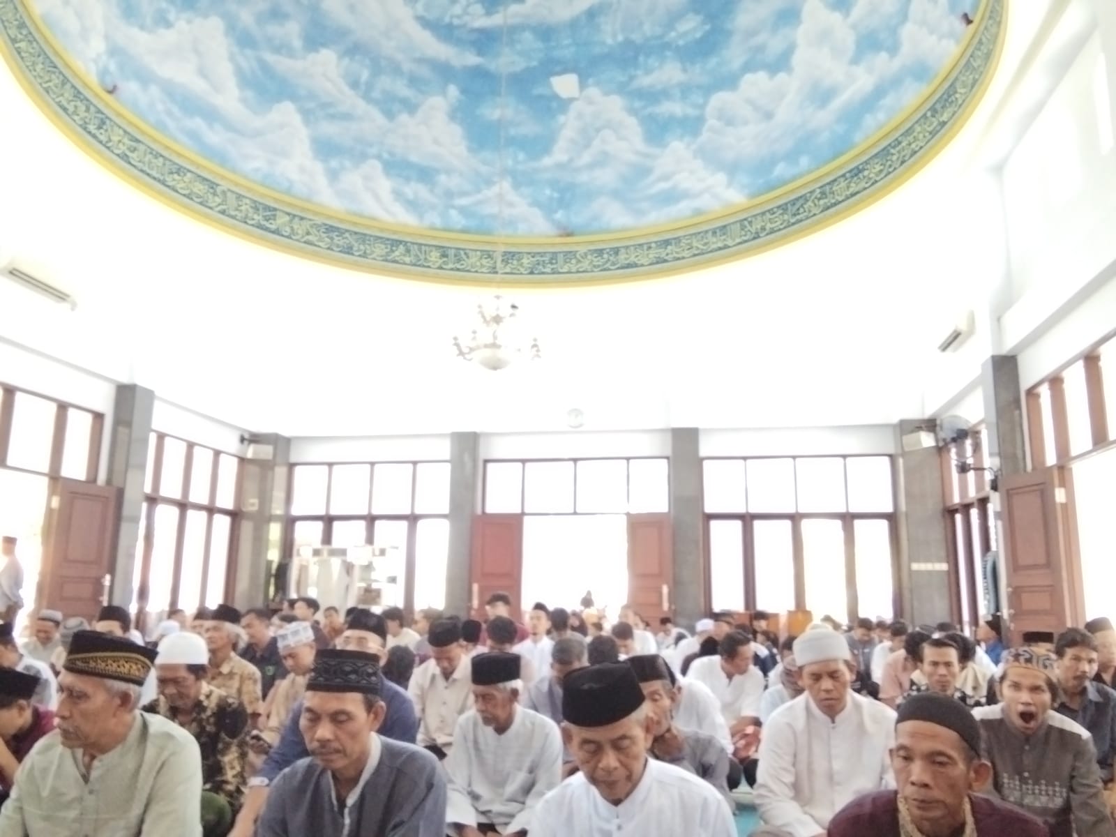 Semarak Maulid Nabi di Desa Kertayasa: Khidmatnya Peringatan 'Mulud 8' dan 'Mulud 12' Diwarnai Tradisi Berbagi Besek
